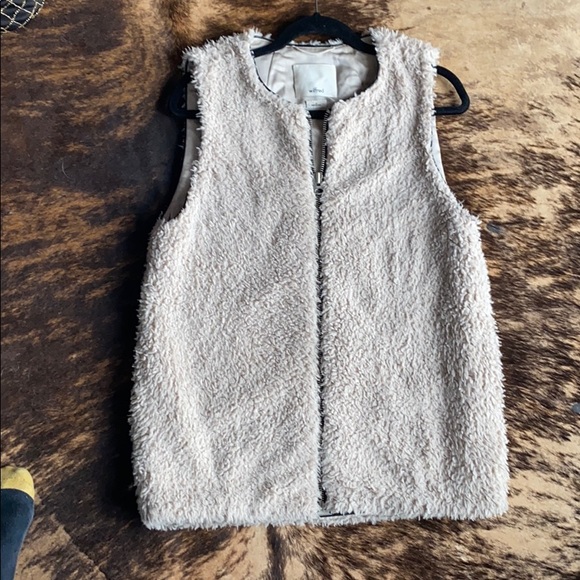 Cream Wilfred Faux-Fur vest - Picture 1 of 4